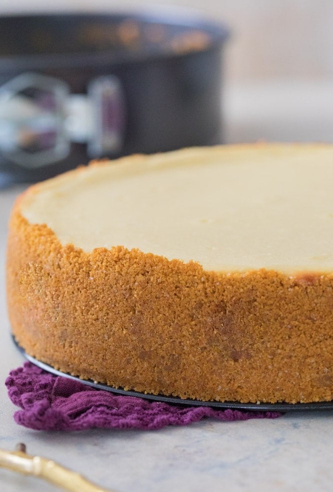 Cheesecake baked without water bath (no cracks)