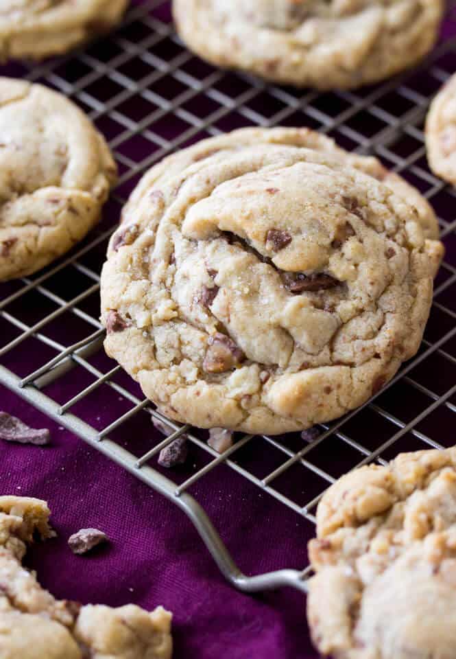 Brown Butter Toffee Cookies, soft & chewy with sweet crunchy toffee pieces and a sprinkle of sea salt! || Sugar Spun Run