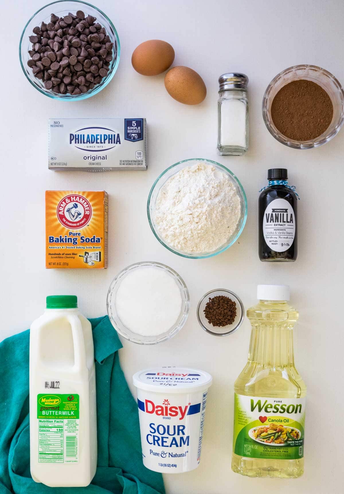 Ingredients needed to make chocolate cheesecake muffins