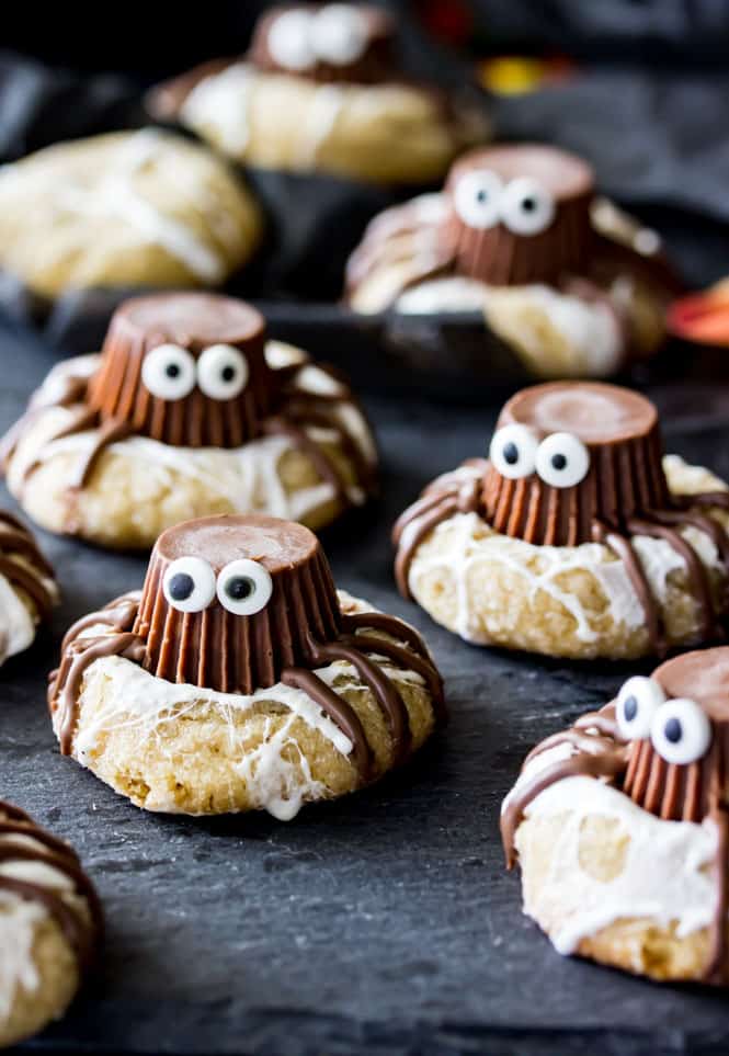 Adorably spooky spider cookies! || Sugar Spun Run
