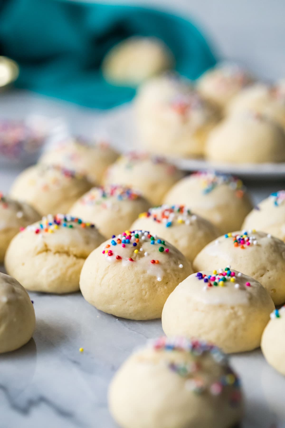 Italian cookies in rows.