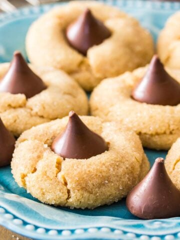 Peanut butter blossoms on a teal decorative plate.